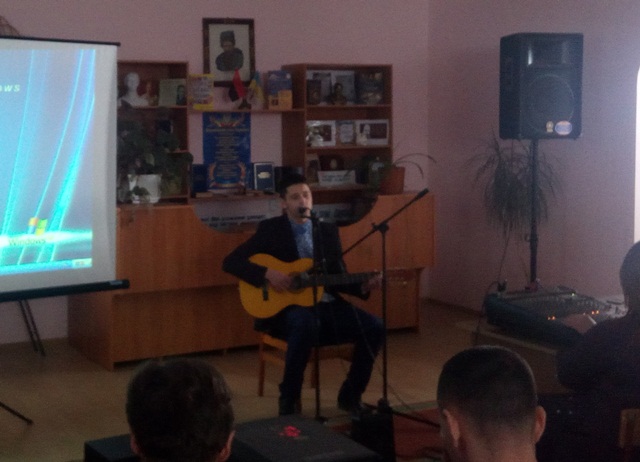 Парфанович Богдан виконує пісню "Мить"